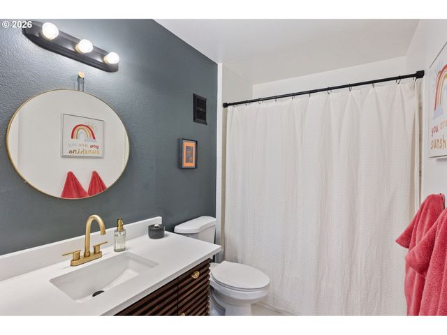 10901 S RIVERSIDE Dr, Portland, OR 97219