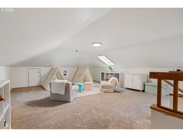 10901 S RIVERSIDE Dr, Portland, OR 97219