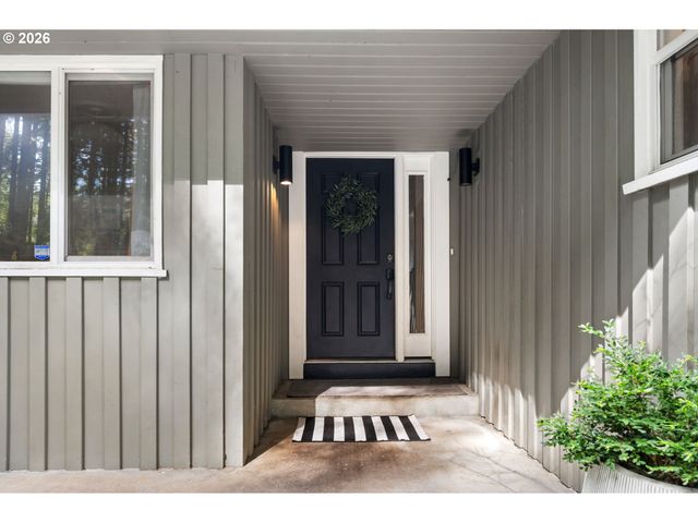 10901 S RIVERSIDE Dr, Portland, OR 97219