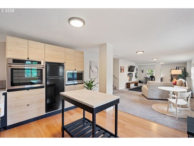 10901 S RIVERSIDE Dr, Portland, OR 97219