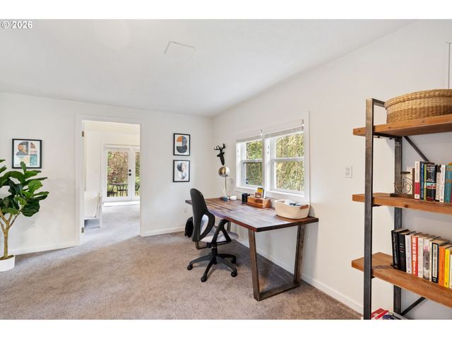 10901 S RIVERSIDE Dr, Portland, OR 97219