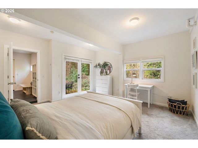 10901 S RIVERSIDE Dr, Portland, OR 97219