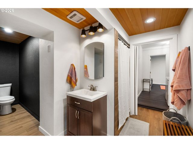 10901 S RIVERSIDE Dr, Portland, OR 97219