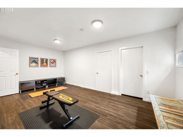 10901 S RIVERSIDE Dr, Portland, OR 97219