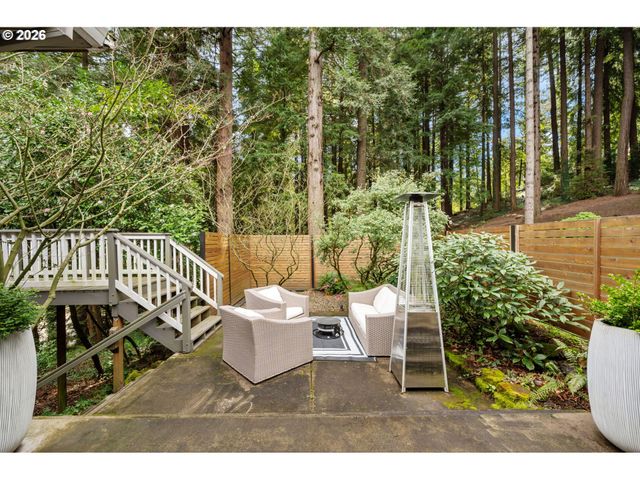 10901 S RIVERSIDE Dr, Portland, OR 97219