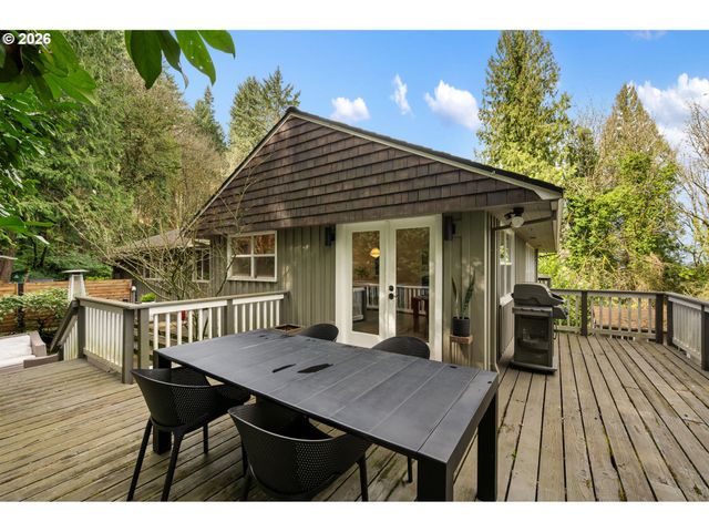 10901 S RIVERSIDE Dr, Portland, OR 97219