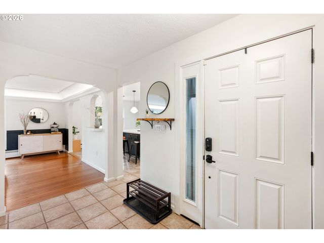 10901 S RIVERSIDE Dr, Portland, OR 97219