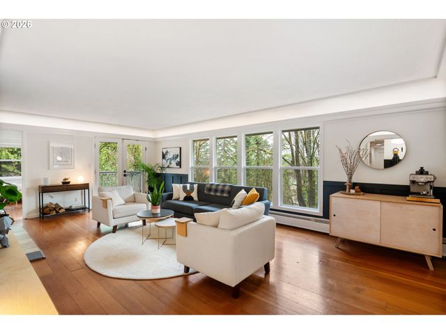 10901 S RIVERSIDE Dr, Portland, OR 97219