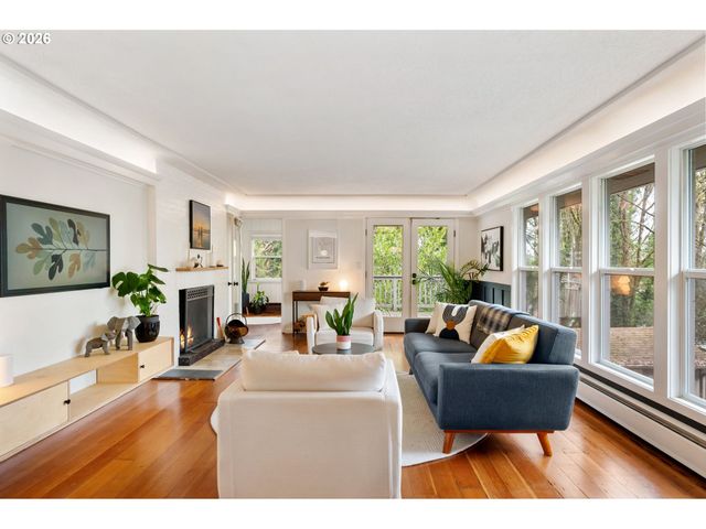 10901 S RIVERSIDE Dr, Portland, OR 97219