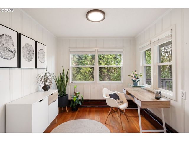 10901 S RIVERSIDE Dr, Portland, OR 97219