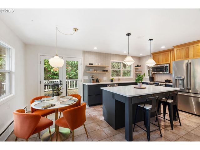 10901 S RIVERSIDE Dr, Portland, OR 97219