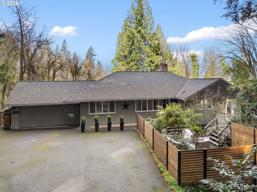 10901 S RIVERSIDE Dr, Portland, OR 97219