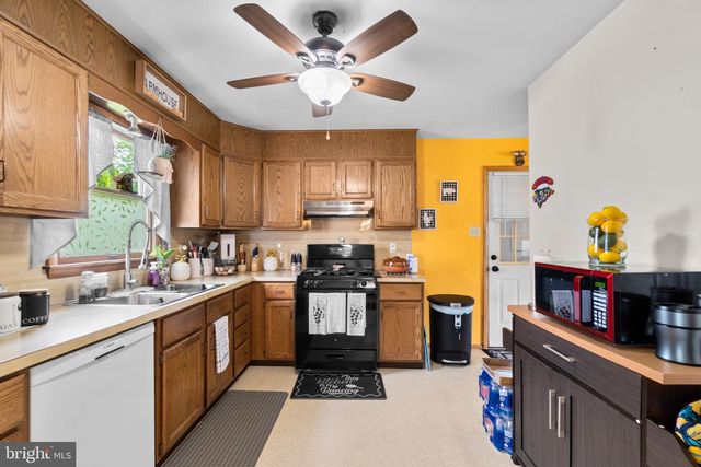12 GARDEN LN, Hanover, PA 17331