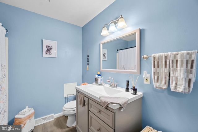 12 GARDEN LN, Hanover, PA 17331