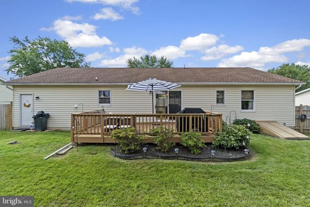 12 GARDEN LN, Hanover, PA 17331