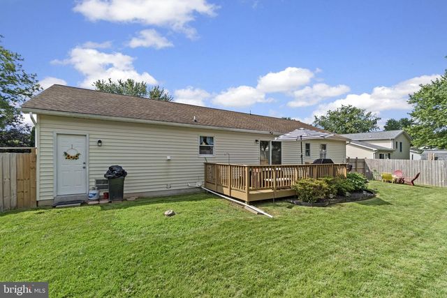 12 GARDEN LN, Hanover, PA 17331