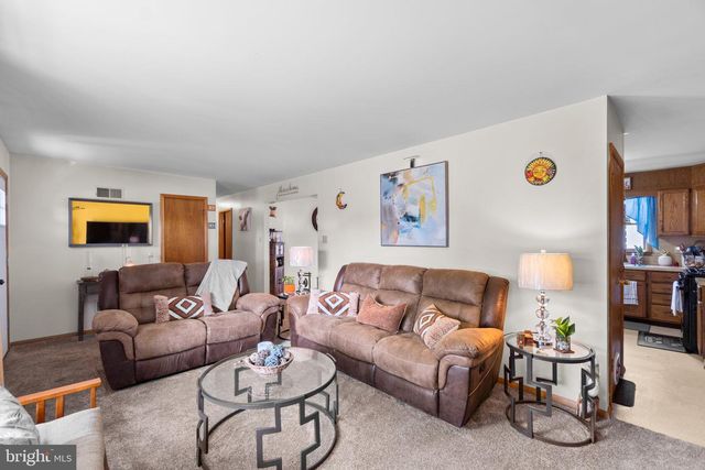 12 GARDEN LN, Hanover, PA 17331