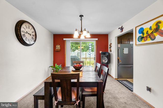 12 GARDEN LN, Hanover, PA 17331