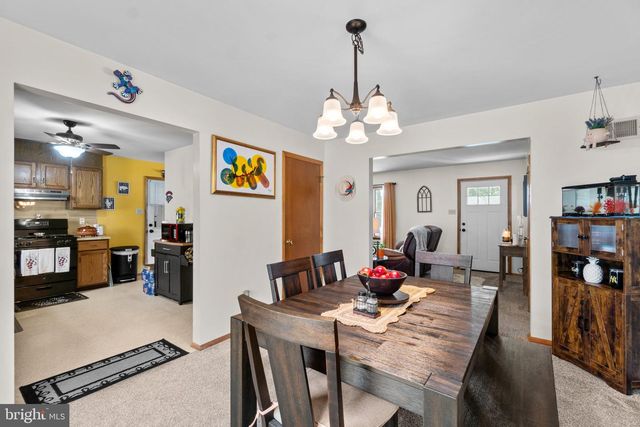 12 GARDEN LN, Hanover, PA 17331