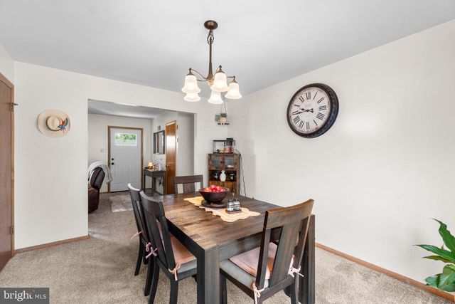 12 GARDEN LN, Hanover, PA 17331