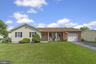 12 GARDEN LN, Hanover, PA 17331