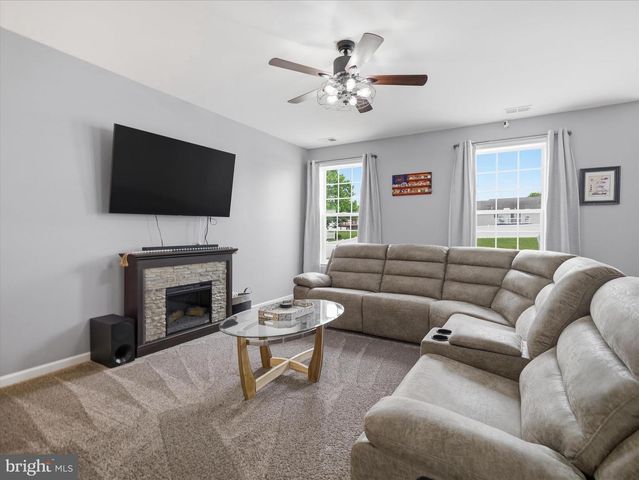 801 BRISTOL DR, Greencastle, PA 17225