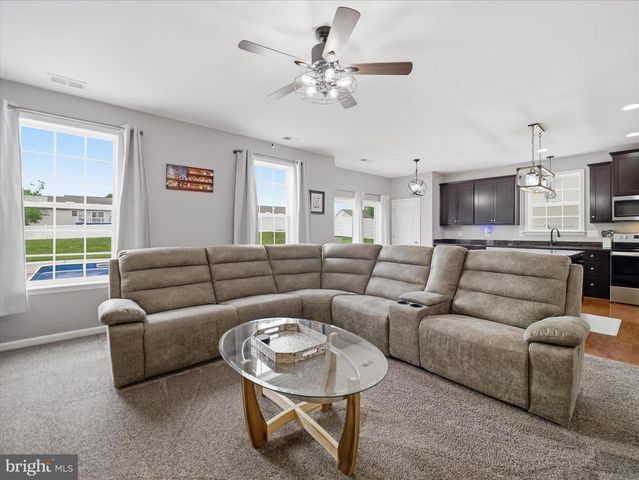 801 BRISTOL DR, Greencastle, PA 17225