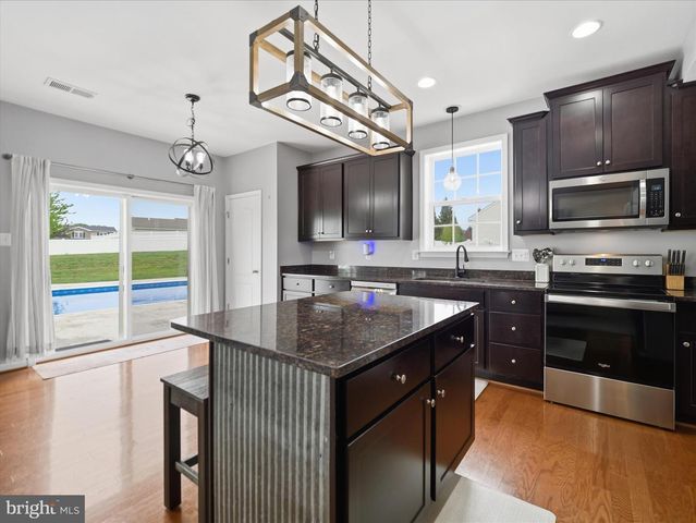 801 BRISTOL DR, Greencastle, PA 17225
