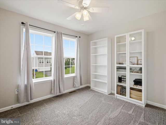 801 BRISTOL DR, Greencastle, PA 17225