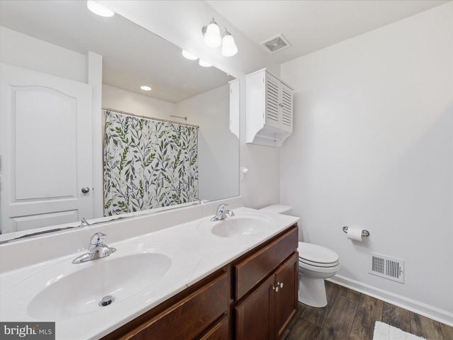 801 BRISTOL DR, Greencastle, PA 17225