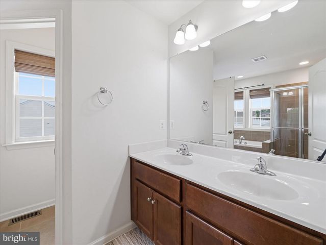 801 BRISTOL DR, Greencastle, PA 17225
