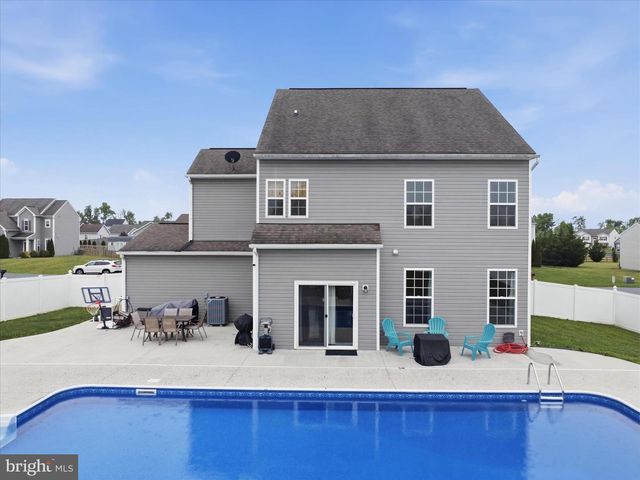 801 BRISTOL DR, Greencastle, PA 17225
