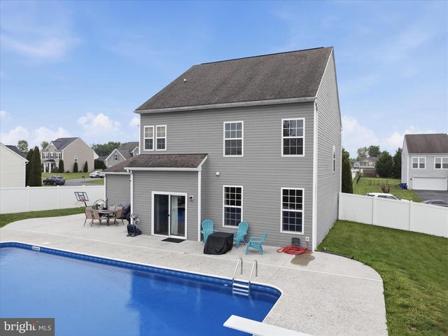 801 BRISTOL DR, Greencastle, PA 17225