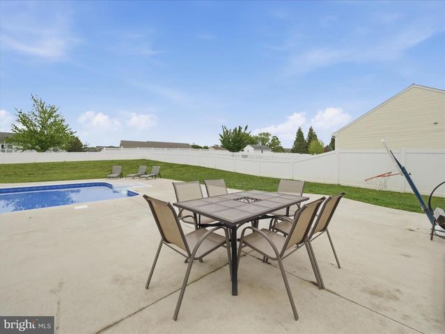 801 BRISTOL DR, Greencastle, PA 17225