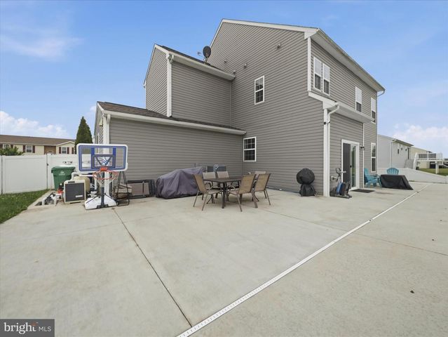 801 BRISTOL DR, Greencastle, PA 17225