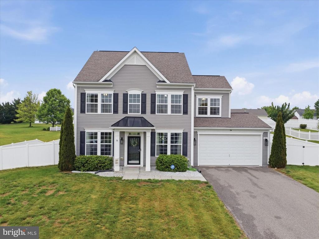 801 BRISTOL DR, Greencastle, PA 17225