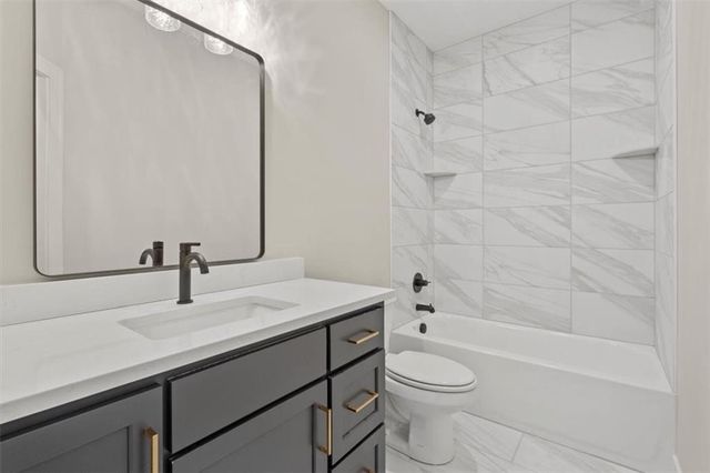 2303 SW Serena Place, Lee's Summit, MO 64082