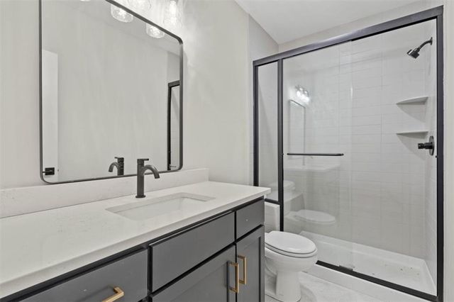 2303 SW Serena Place, Lee's Summit, MO 64082