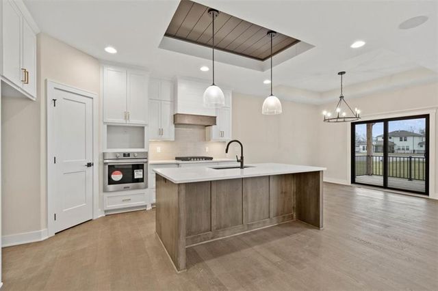 2303 SW Serena Place, Lee's Summit, MO 64082