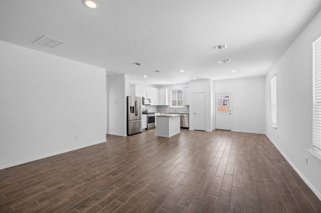 1605 Holly Lake DR, Leander, TX 78641