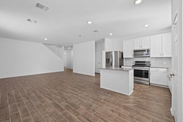 1605 Holly Lake DR, Leander, TX 78641