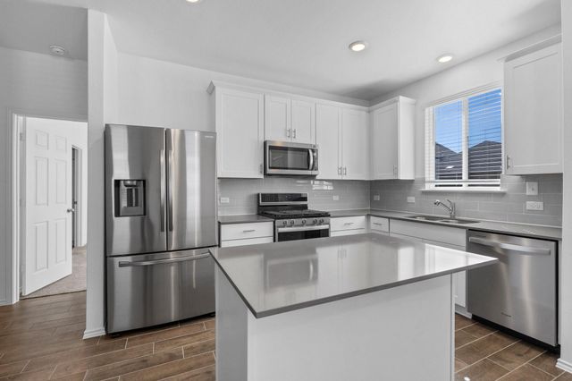 1605 Holly Lake DR, Leander, TX 78641