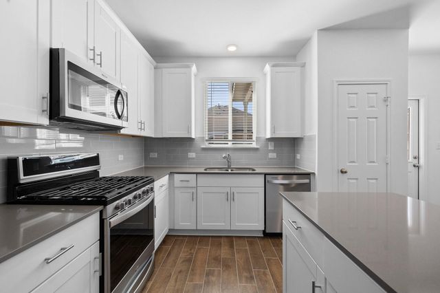 1605 Holly Lake DR, Leander, TX 78641