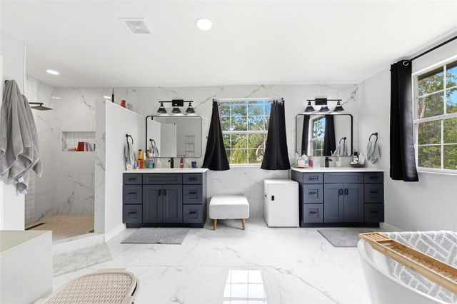 19003 CEDAR LANE, Lutz, FL 33548