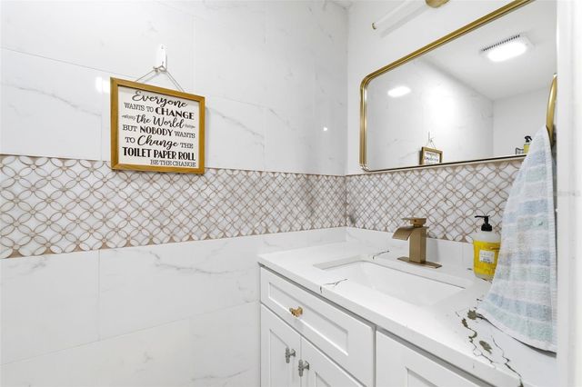 19003 CEDAR LANE, Lutz, FL 33548