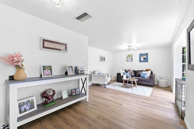 19003 CEDAR LANE, Lutz, FL 33548