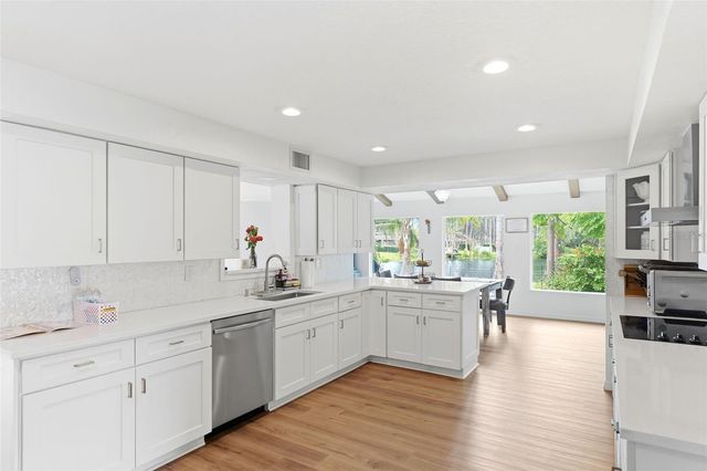 19003 CEDAR LANE, Lutz, FL 33548