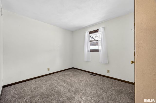 1206 TIMBER Lane, Pekin, IL 61554