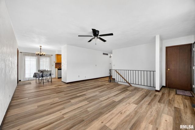 1206 TIMBER Lane, Pekin, IL 61554