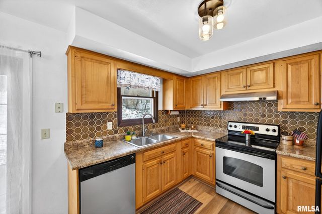 1206 TIMBER Lane, Pekin, IL 61554